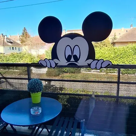 O Fil De L'o A 12 Kilometres De Disneyland Paris *